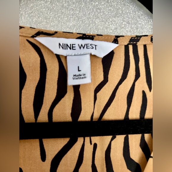 Nine West Tan and Black Animal Print Women’s Blouse Size L - Picture 3 of 9